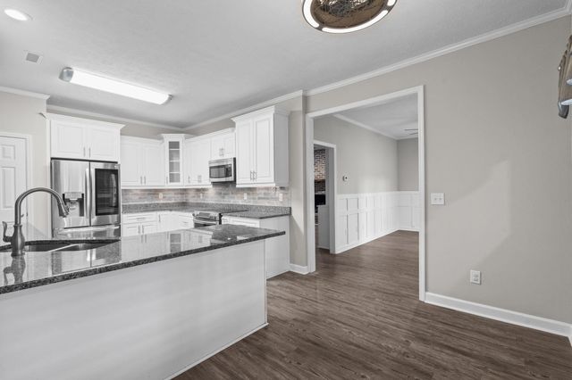 1338 Riverside Dr., Conway, SC 29526