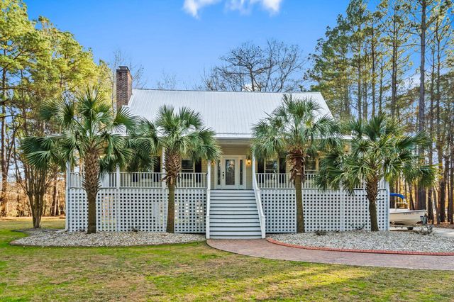 1338 Riverside Dr., Conway, SC 29526