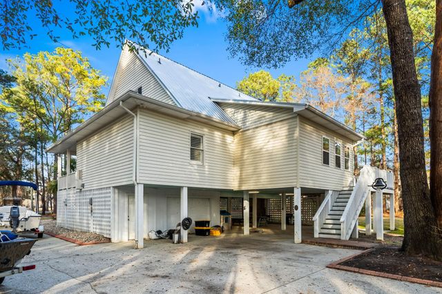 1338 Riverside Dr., Conway, SC 29526