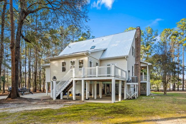 1338 Riverside Dr., Conway, SC 29526