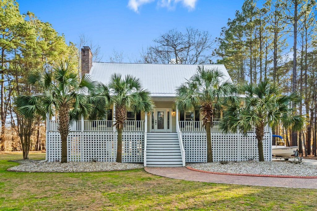 1338 Riverside Dr., Conway, SC 29526