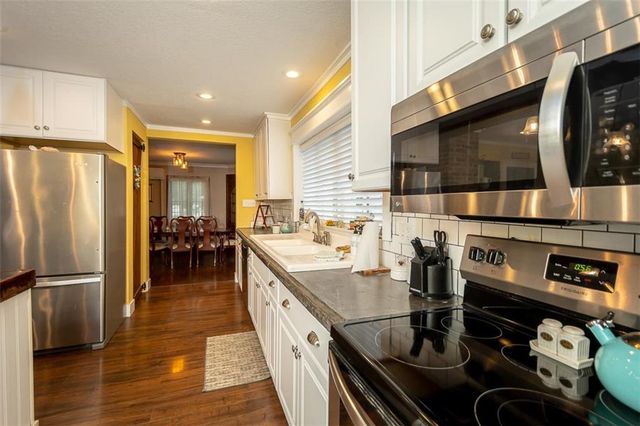 110 E Piankishaw Street, Paola, KS 66071