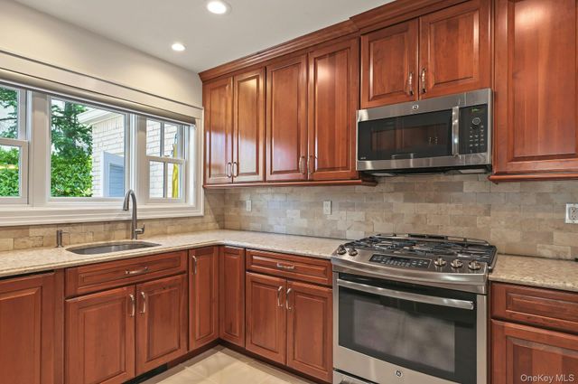 23 Allen Road, Rockville Centre, NY 11570