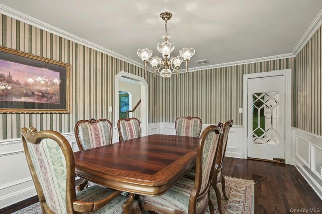 23 Allen Road, Rockville Centre, NY 11570