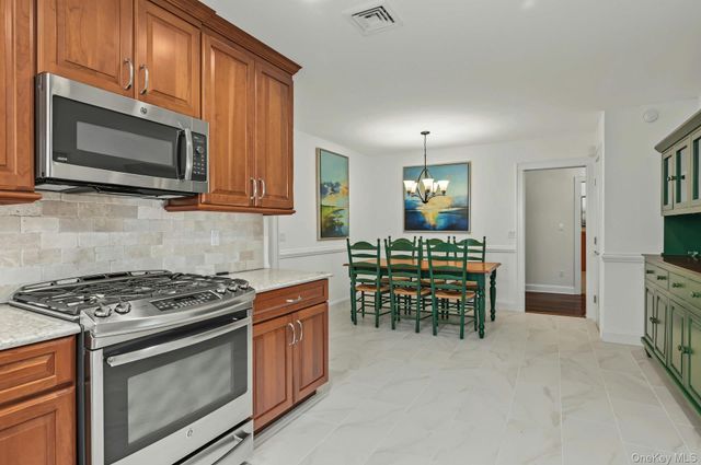 23 Allen Road, Rockville Centre, NY 11570