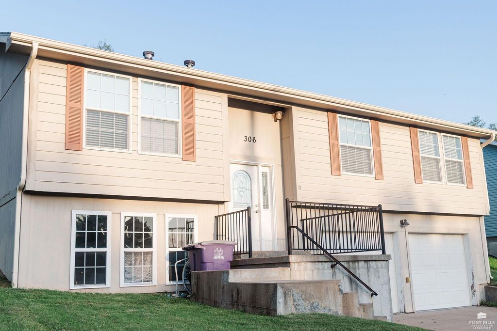 306 Grant Street, St. George, KS 66535