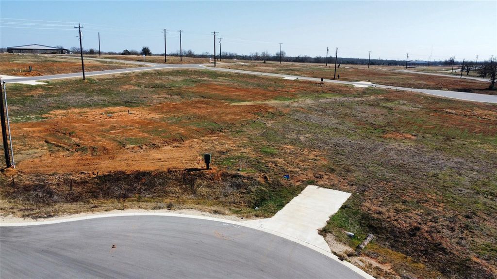 104 Sonoma DR, Elgin, TX 78621