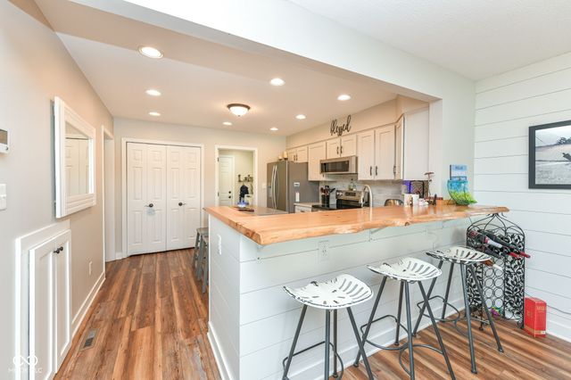 8172 River Bay Drive E, Indianapolis, IN 46240