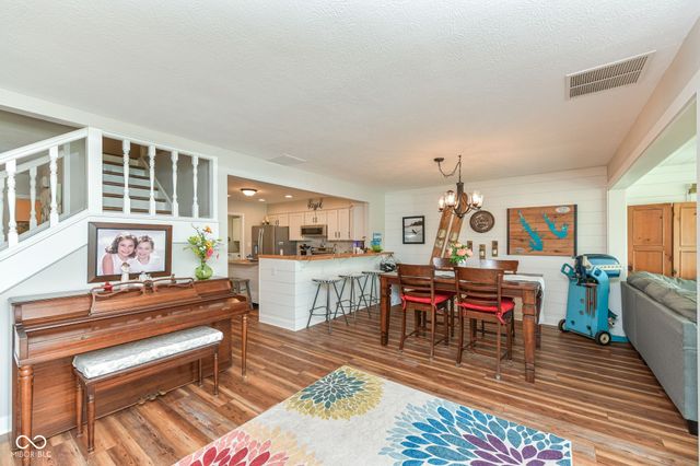 8172 River Bay Drive E, Indianapolis, IN 46240