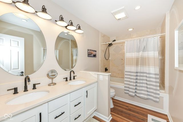 8172 River Bay Drive E, Indianapolis, IN 46240