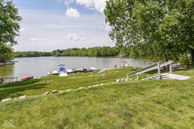 8172 River Bay Drive E, Indianapolis, IN 46240