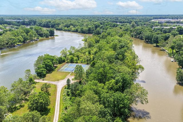 8172 River Bay Drive E, Indianapolis, IN 46240