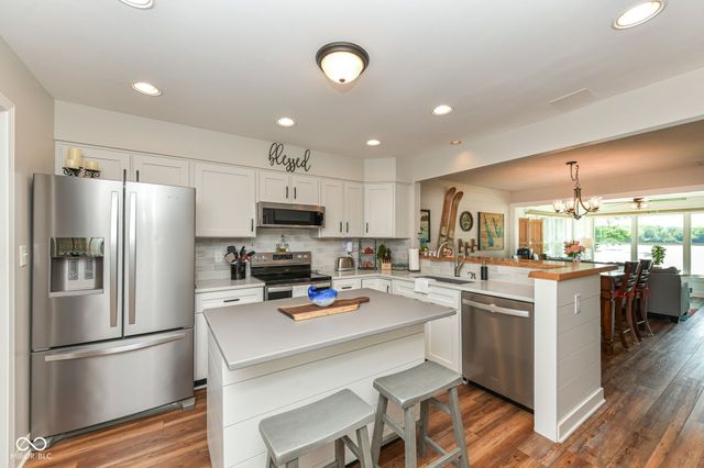 8172 River Bay Drive E, Indianapolis, IN 46240