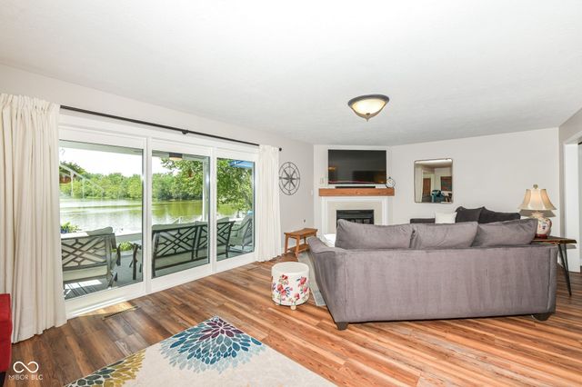 8172 River Bay Drive E, Indianapolis, IN 46240