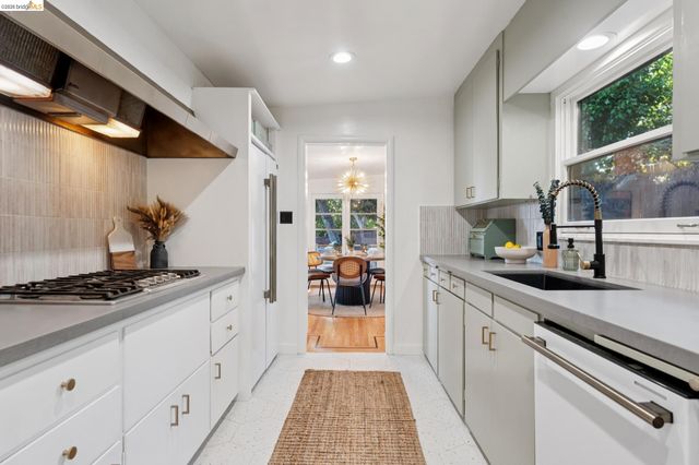 2301 Oak St, Berkeley, CA 94708