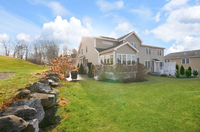 39 Luka Dr 39, Grafton, MA 01519