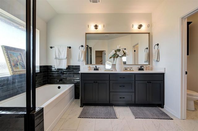 4932 Sand Lily Lane, Edmond, OK 73034