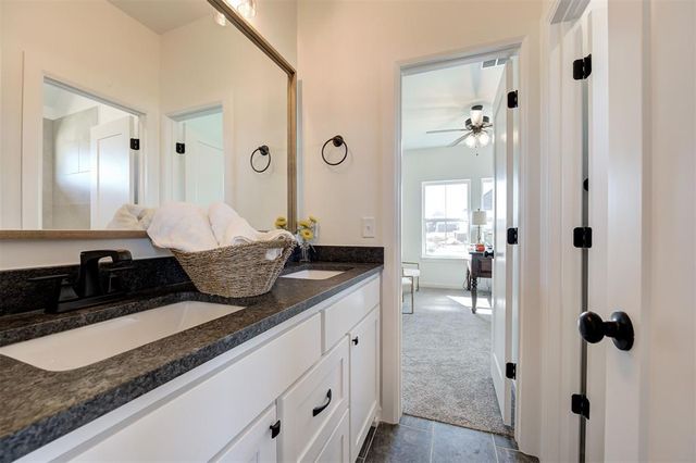 4932 Sand Lily Lane, Edmond, OK 73034