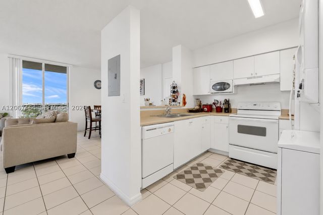5091 NW 7th St PH-02, Miami, FL 33126