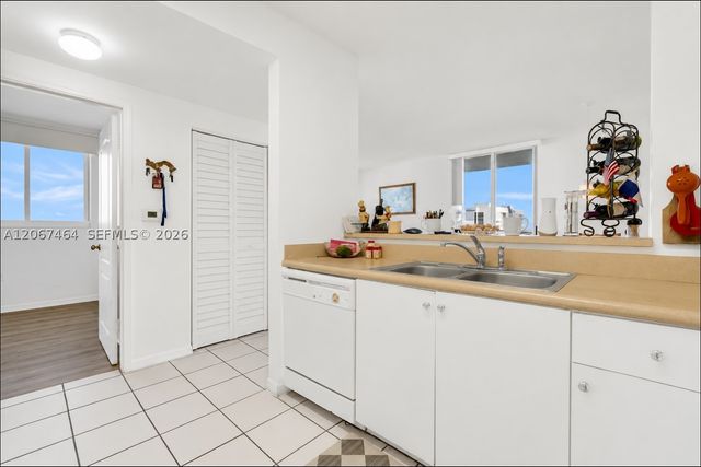 5091 NW 7th St PH-02, Miami, FL 33126