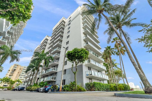 5091 NW 7th St PH-02, Miami, FL 33126