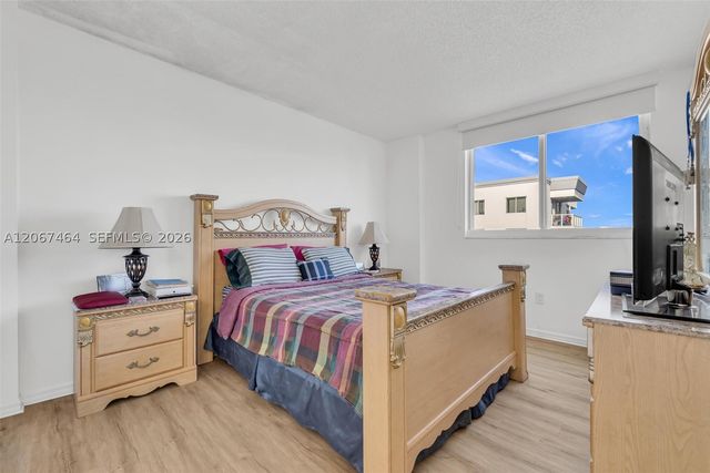 5091 NW 7th St PH-02, Miami, FL 33126