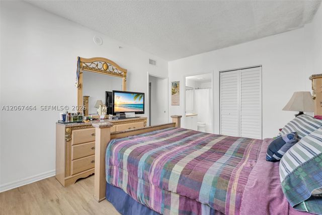 5091 NW 7th St PH-02, Miami, FL 33126