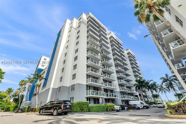 5091 NW 7th St PH-02, Miami, FL 33126