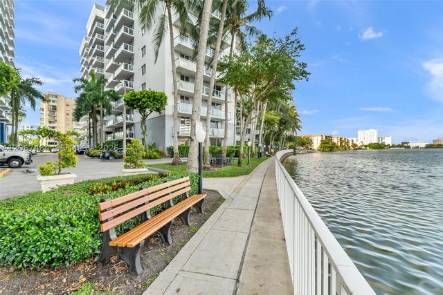 5091 NW 7th St PH-02, Miami, FL 33126