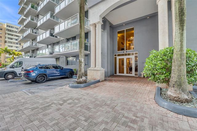 5091 NW 7th St PH-02, Miami, FL 33126