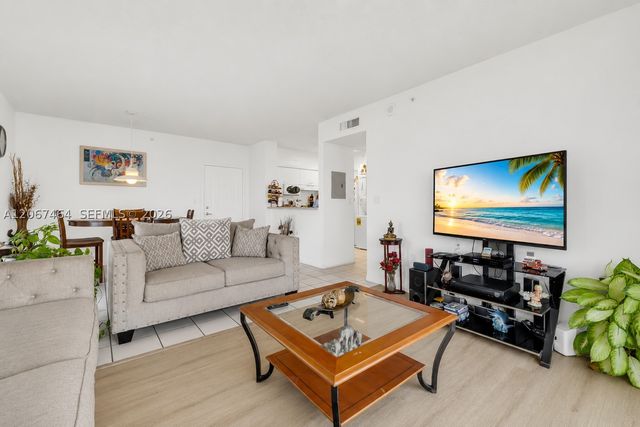 5091 NW 7th St PH-02, Miami, FL 33126