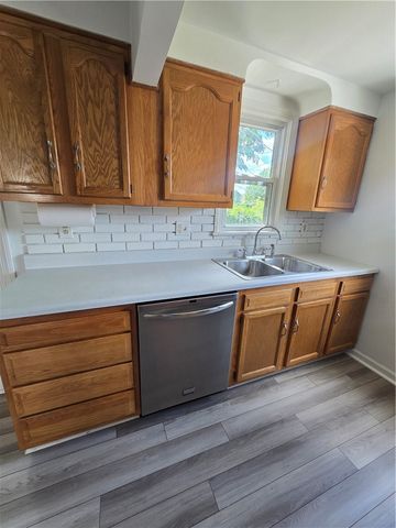 325 Outlook, Brentwood, PA 15227