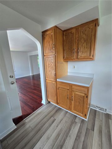 325 Outlook, Brentwood, PA 15227