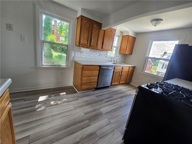 325 Outlook, Brentwood, PA 15227