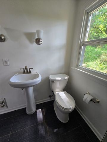 325 Outlook, Brentwood, PA 15227