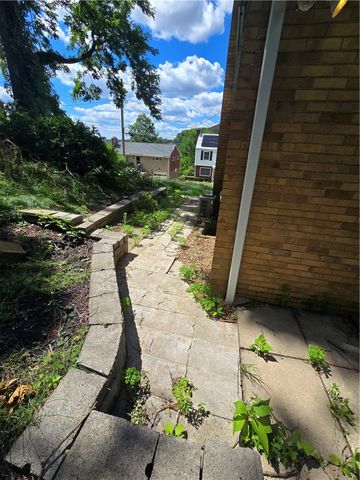 325 Outlook, Brentwood, PA 15227