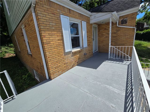 325 Outlook, Brentwood, PA 15227