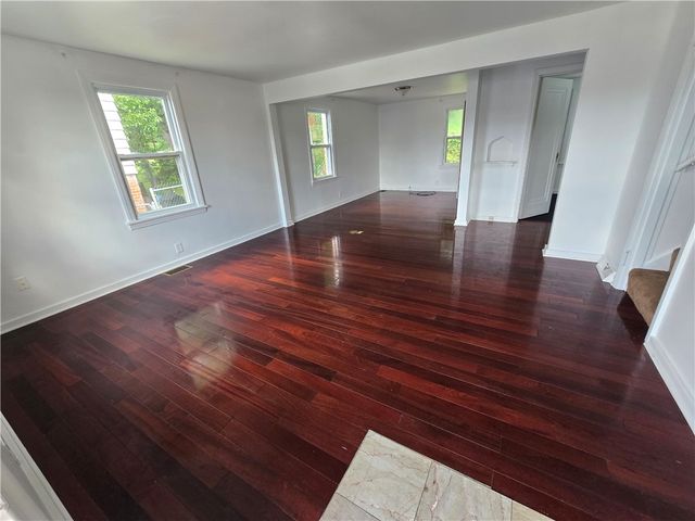 325 Outlook, Brentwood, PA 15227