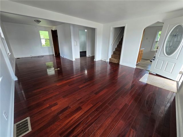 325 Outlook, Brentwood, PA 15227