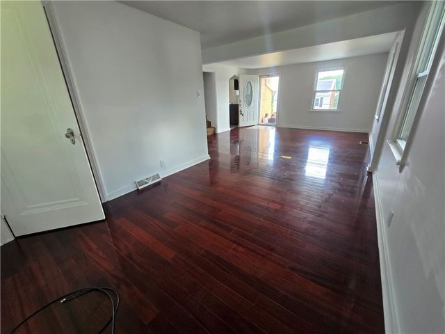 325 Outlook, Brentwood, PA 15227