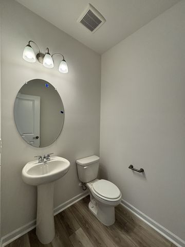 207 Land Breeze Dr, La Vergne, TN 37086