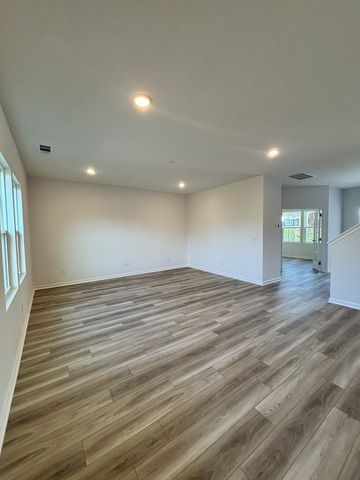 207 Land Breeze Dr, La Vergne, TN 37086