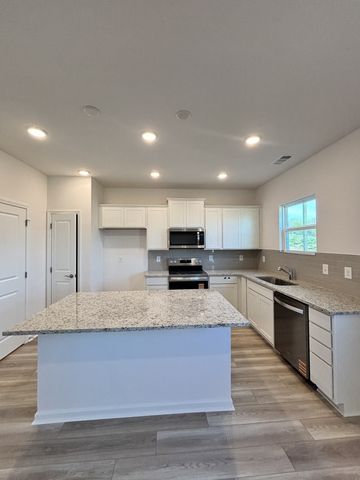 207 Land Breeze Dr, La Vergne, TN 37086
