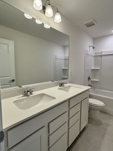 207 Land Breeze Dr, La Vergne, TN 37086