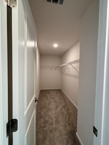 207 Land Breeze Dr, La Vergne, TN 37086