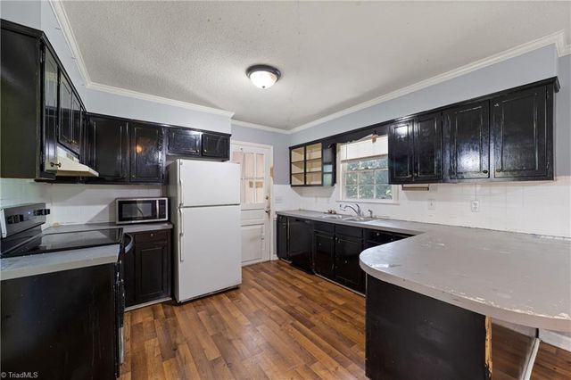 430 Flyntvalley Drive, Winston-salem, NC 27104
