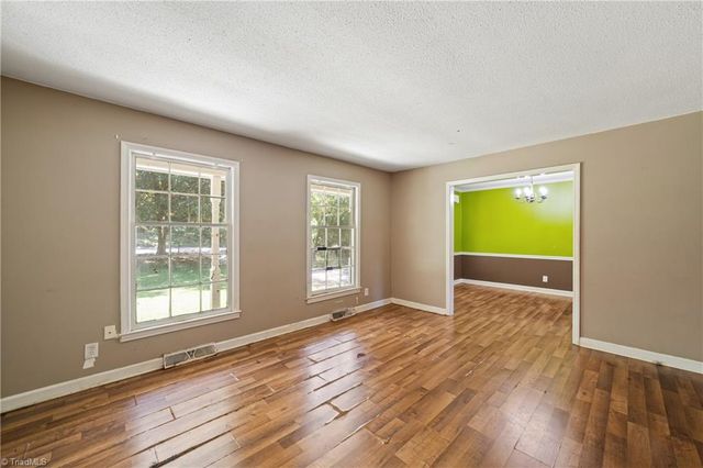 430 Flyntvalley Drive, Winston-salem, NC 27104