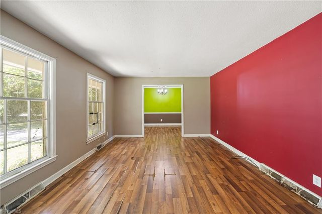 430 Flyntvalley Drive, Winston-salem, NC 27104