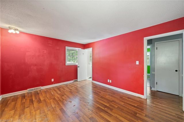 430 Flyntvalley Drive, Winston-salem, NC 27104