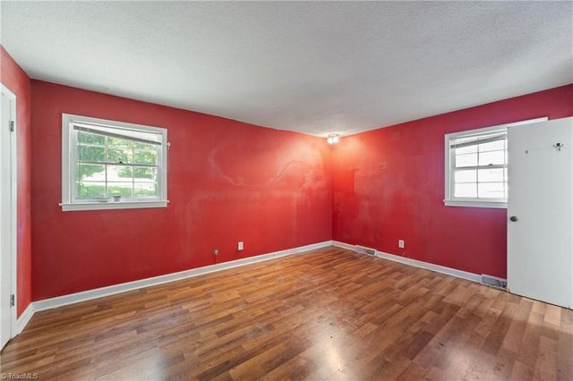 430 Flyntvalley Drive, Winston-salem, NC 27104